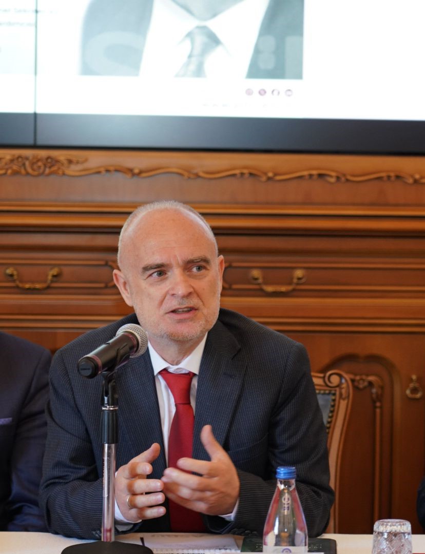 konuşmasını yapıyor